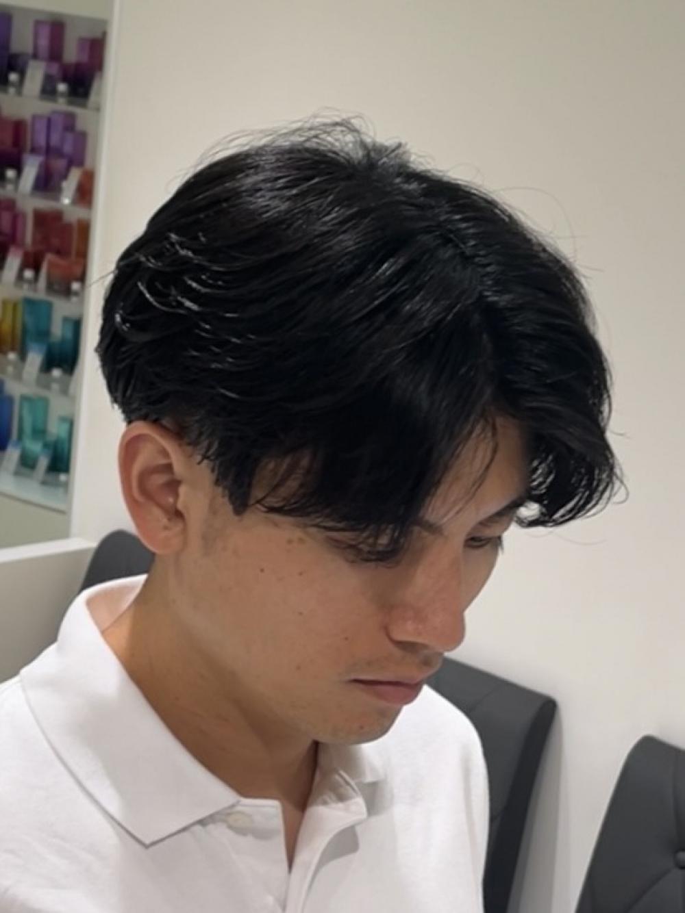 毛流れニュアンスパーマセンターパート刈り上げナチュラル