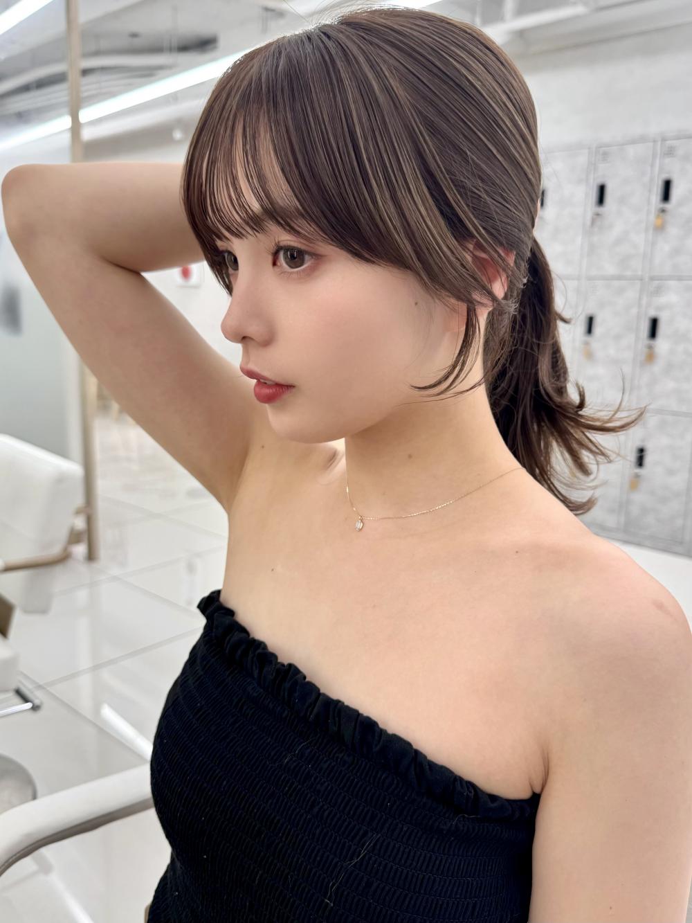 小顔前髪イメチェンレイヤーカット黒髪ネビージュワンカール｜サブ写真②
