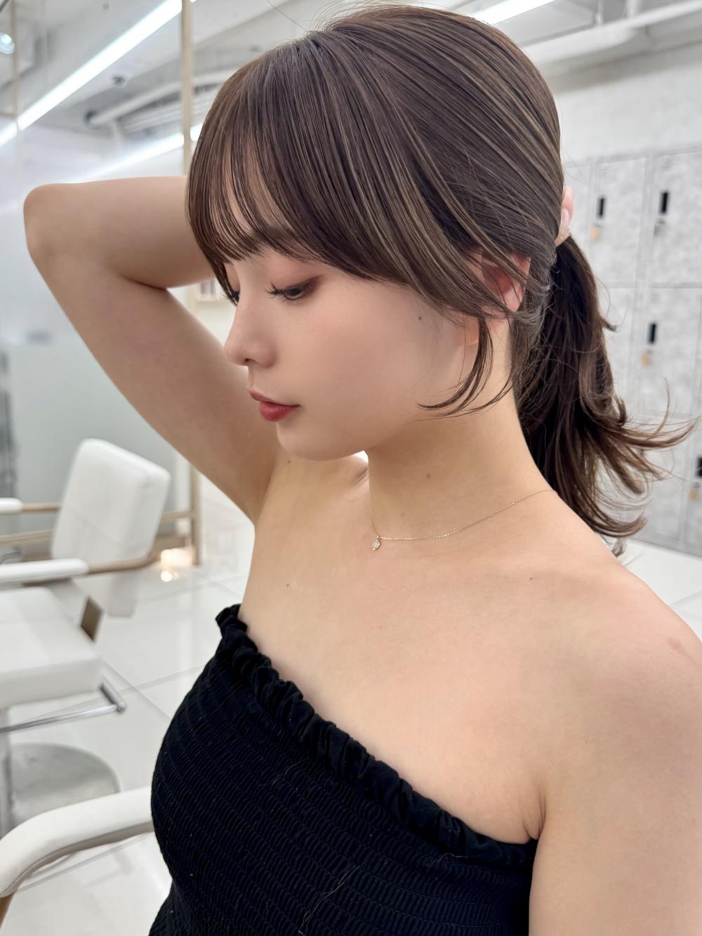 小顔前髪イメチェンレイヤーカット黒髪ネビージュワンカール｜サブ写真③