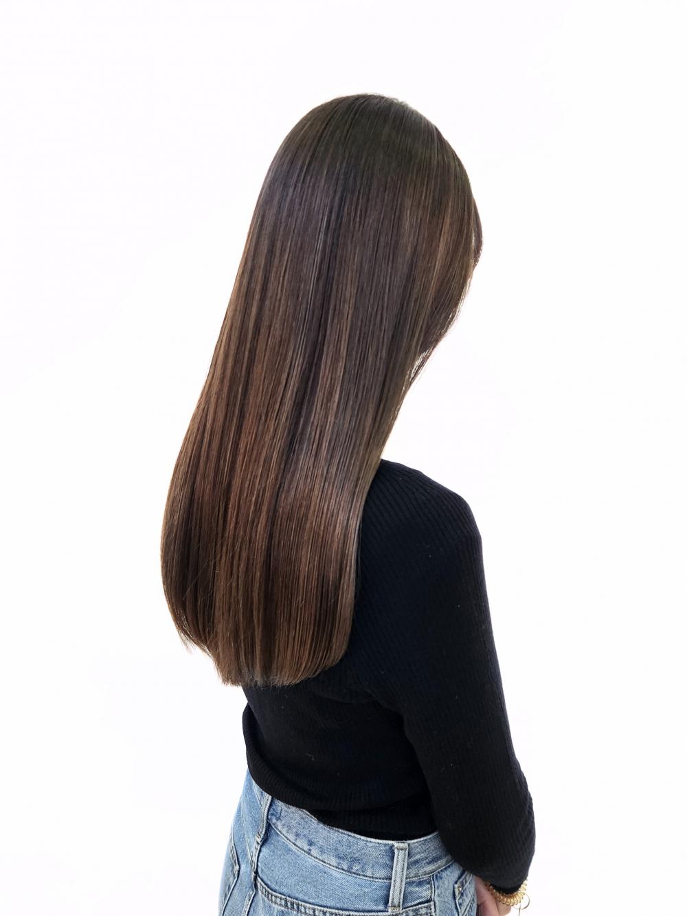 ロングヘアを活かした!ツヤツヤグレージュ