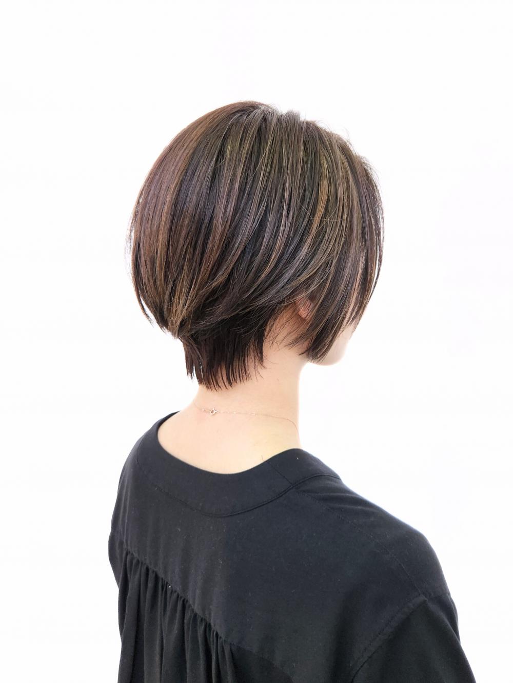ハイライトで動きも見せる/ショートボブ/バレイヤージュ/グレージュ｜サブ写真②