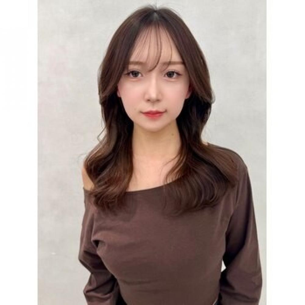 くびれレイヤーで女性らしさ溢れる大人ヘアに♪