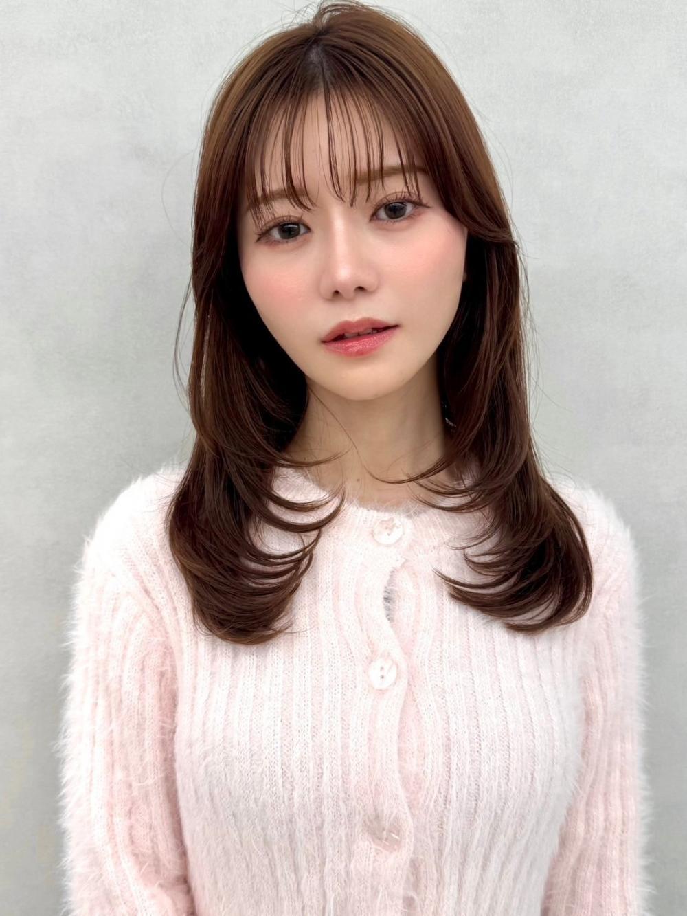 顔まわりレイヤーで小顔見せ◎大人可愛い王道ミディ