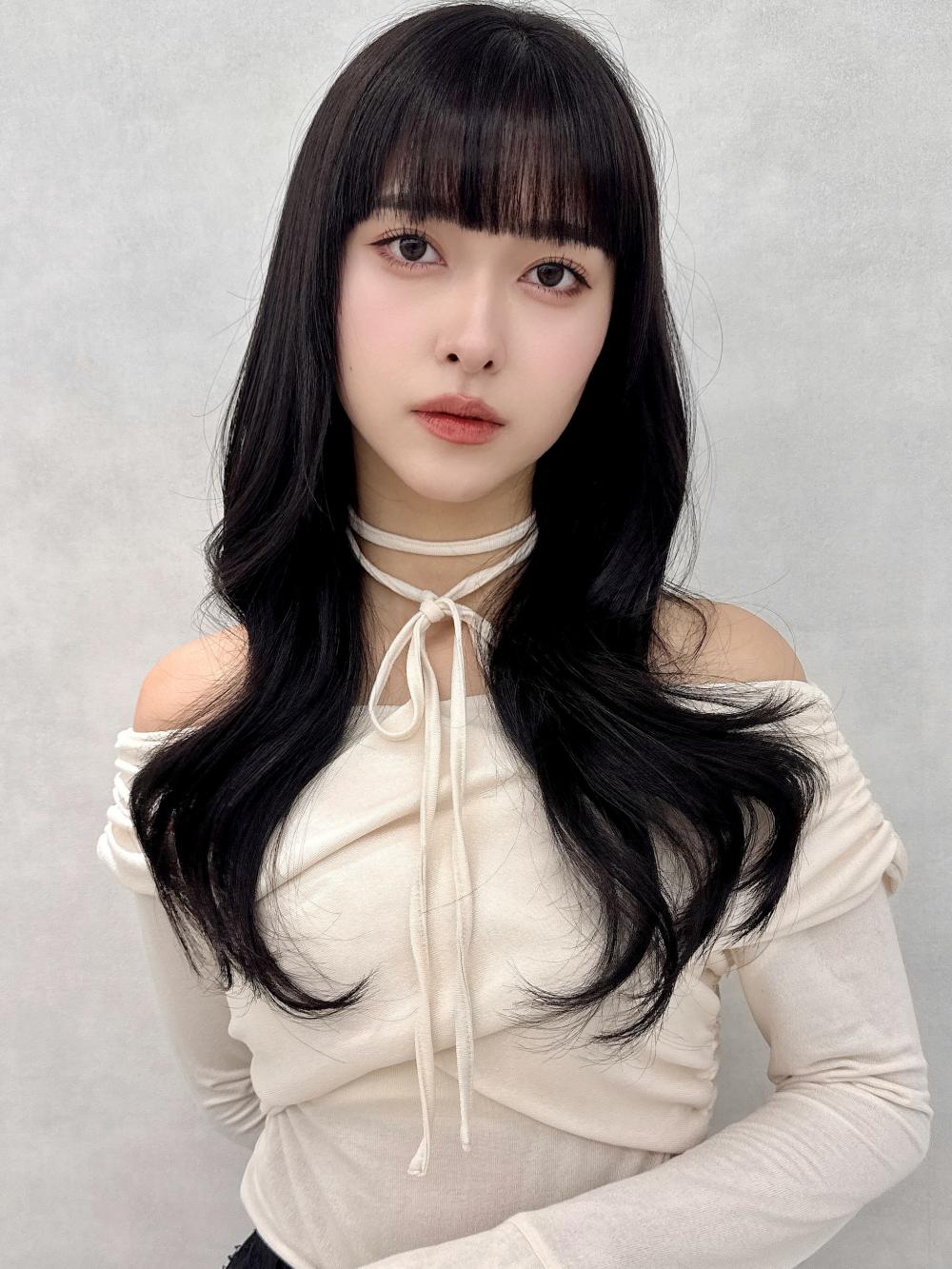 ぱつっと前髪×韓国風ロングカール