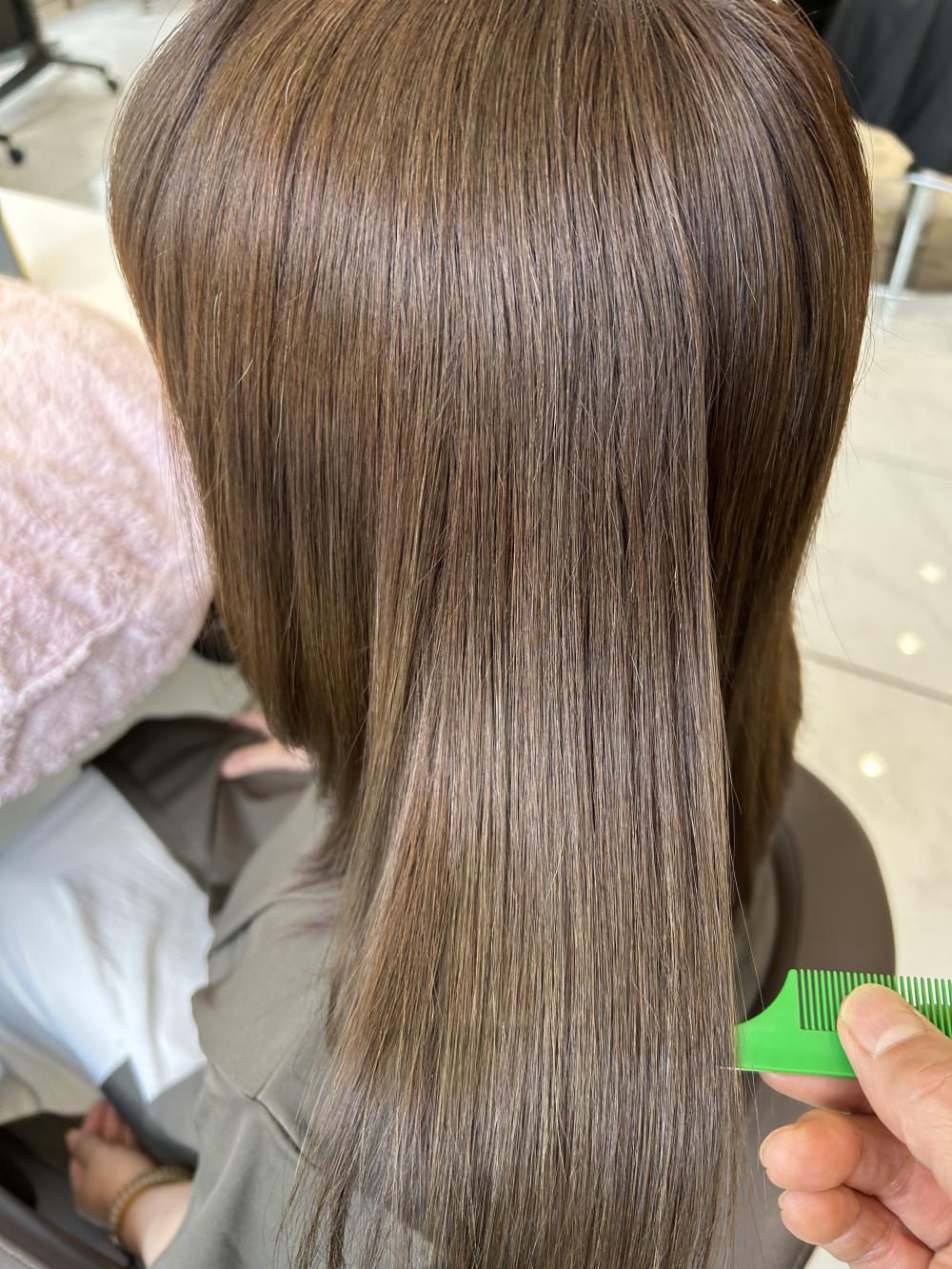 ストレートスタイルにオリーブブラウンで柔らかく｜サブ写真②