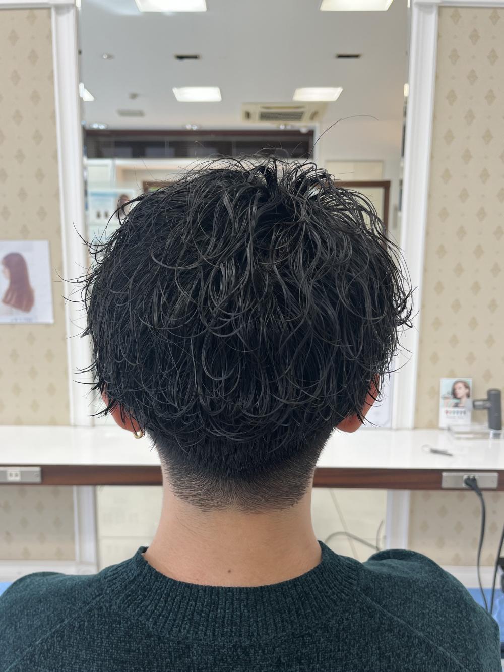 トレンドの最先端！柔らかい質感の波巻きパーマ｜サブ写真③