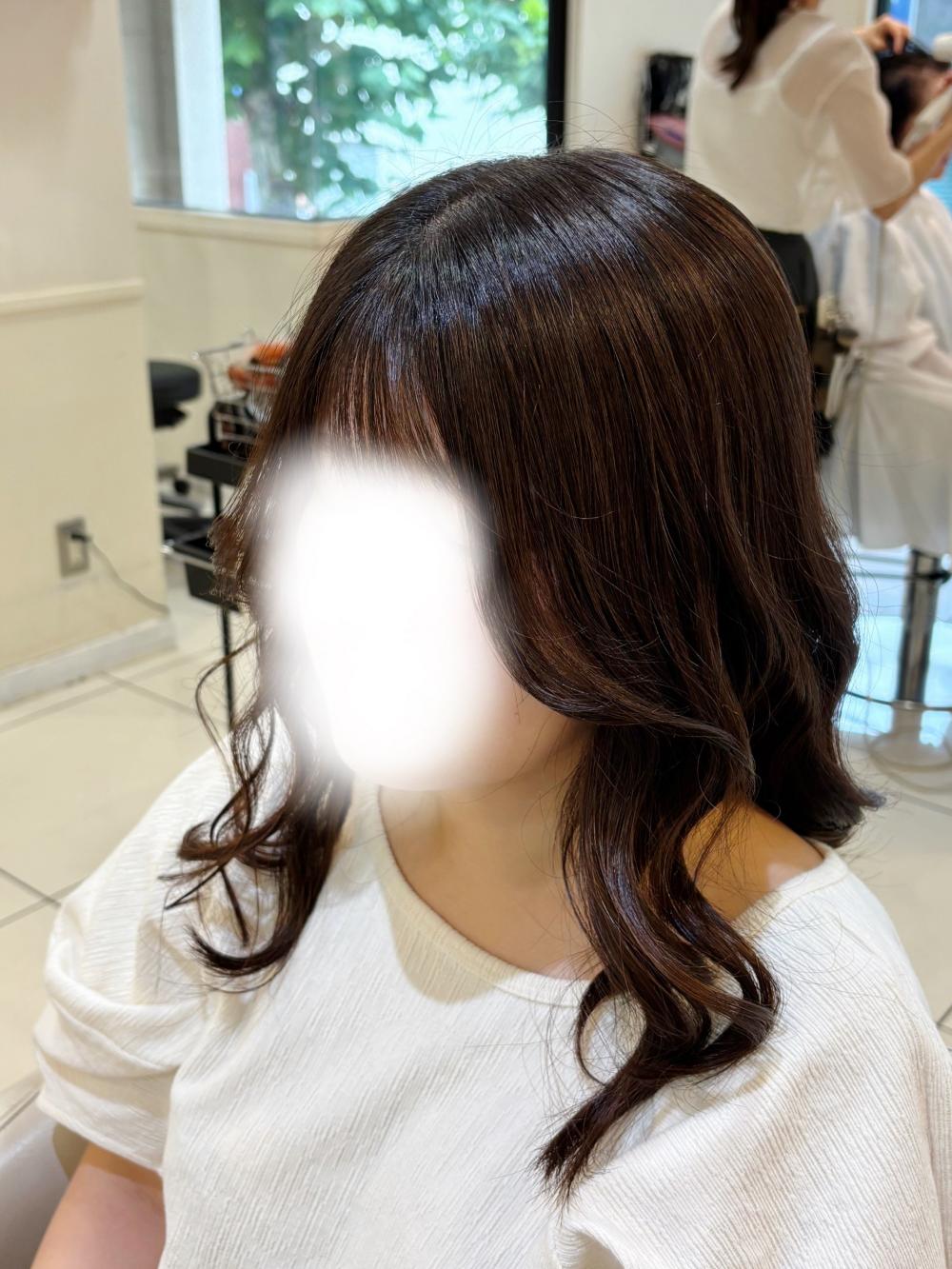 艶感×やわらかカールで大人可愛い印象に