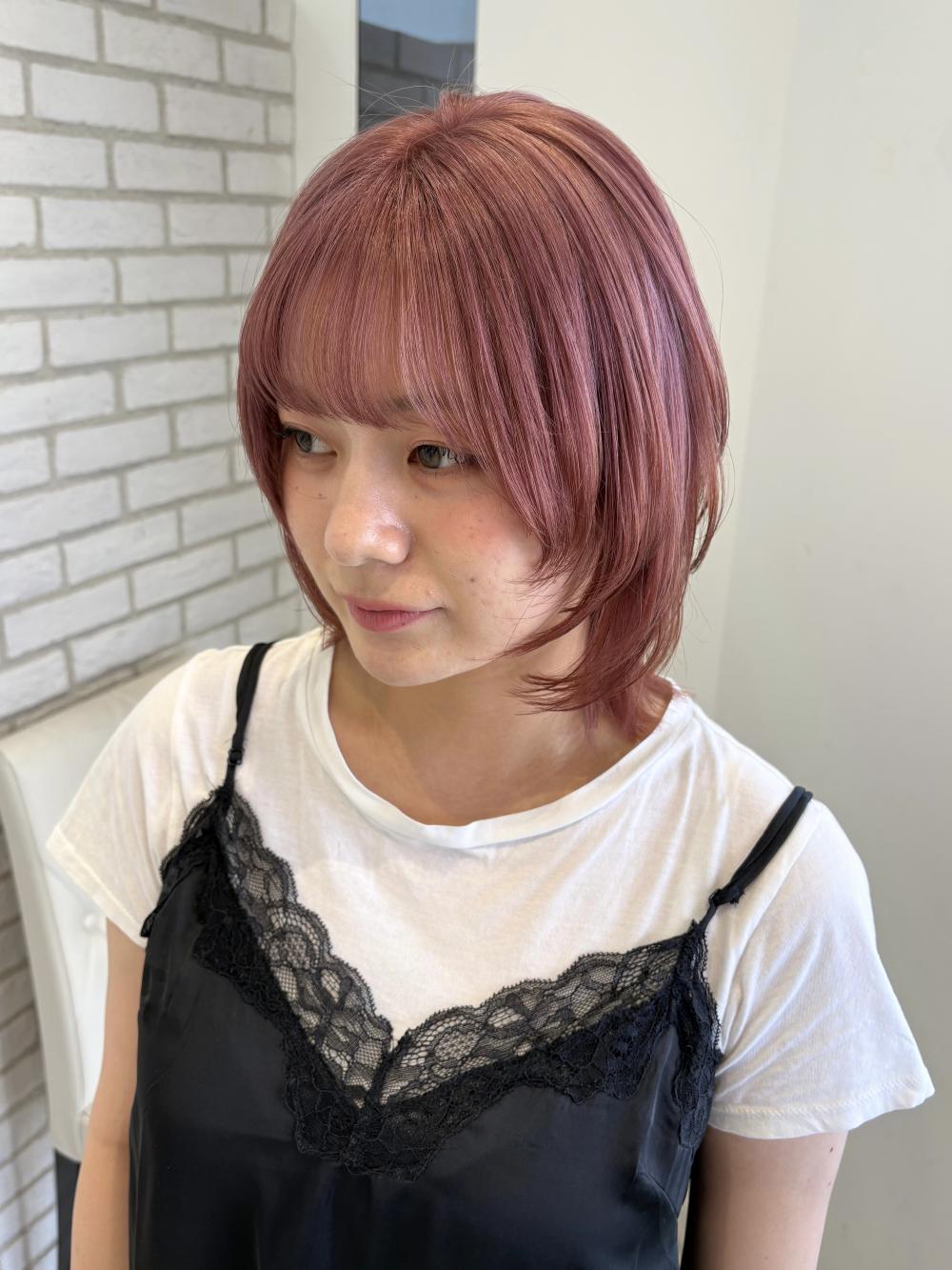 ピンクベージュ