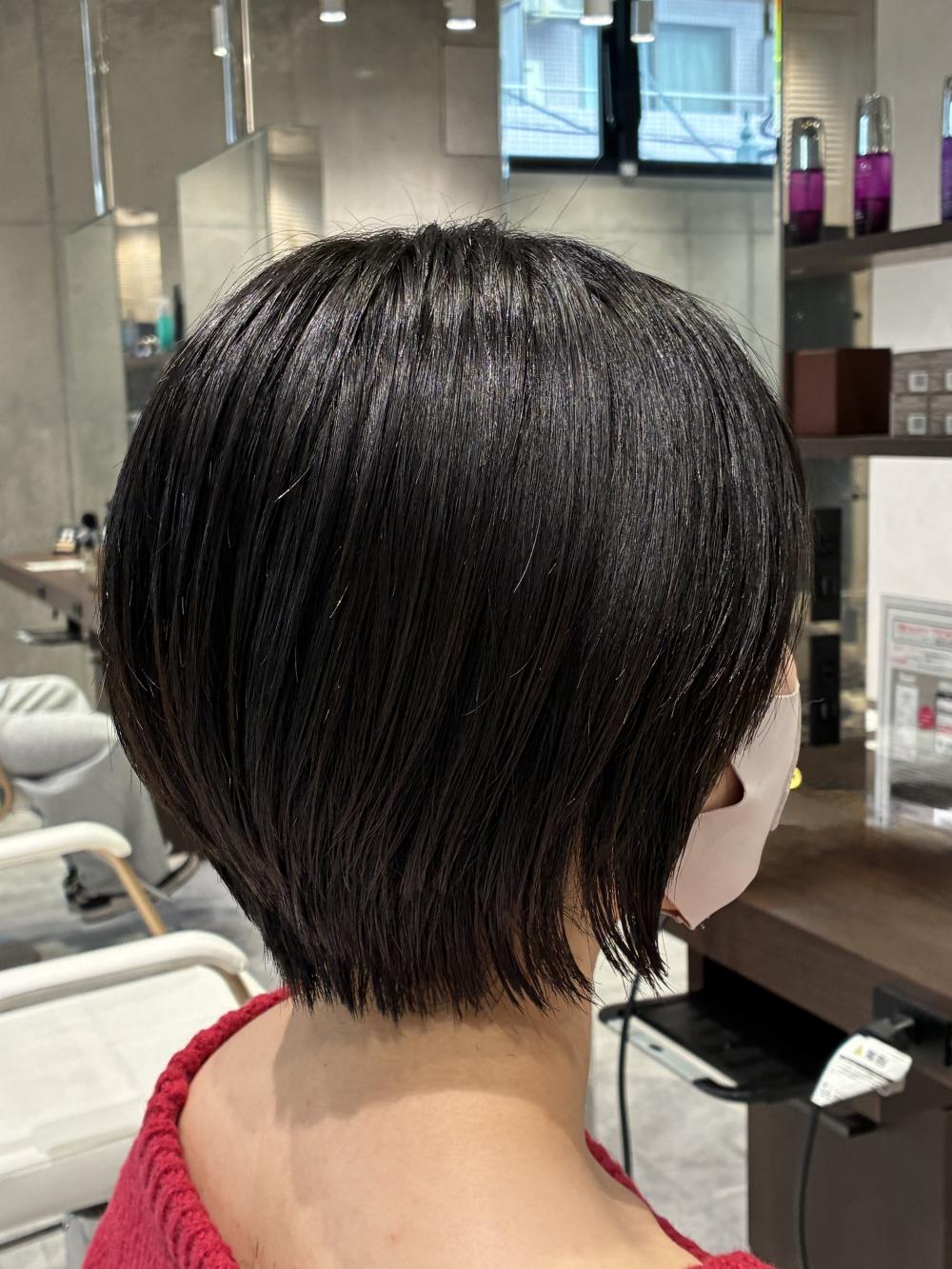 後ろふんわり。首がすっきり見えるショートボブ