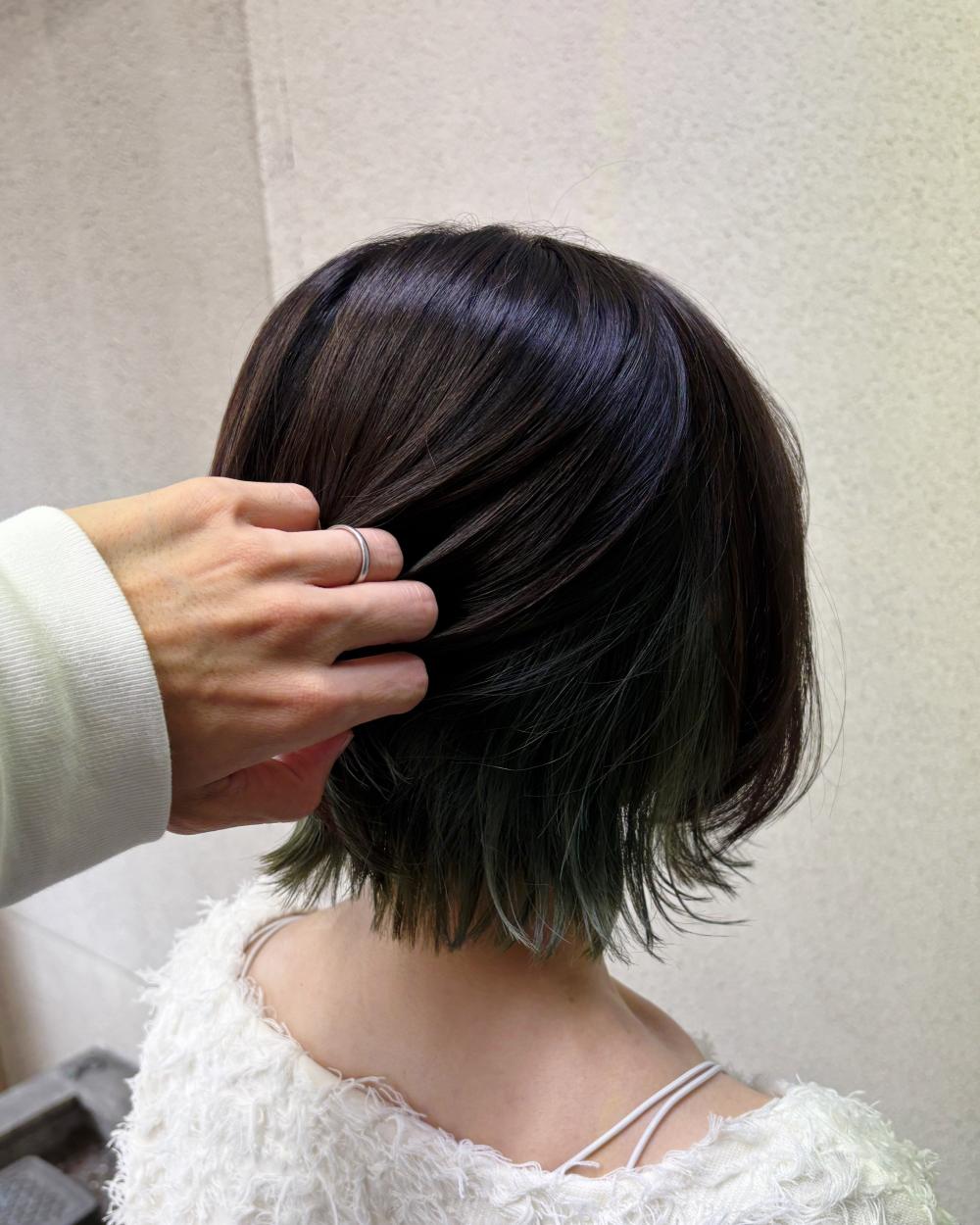 【襟足インナーカラー】抜け感オリーブ 上品ダークボブ