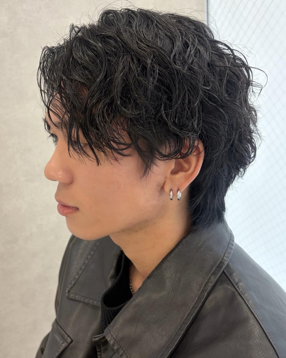 波巻きパーマ色気溢れるメンズパーマ簡単スタイル