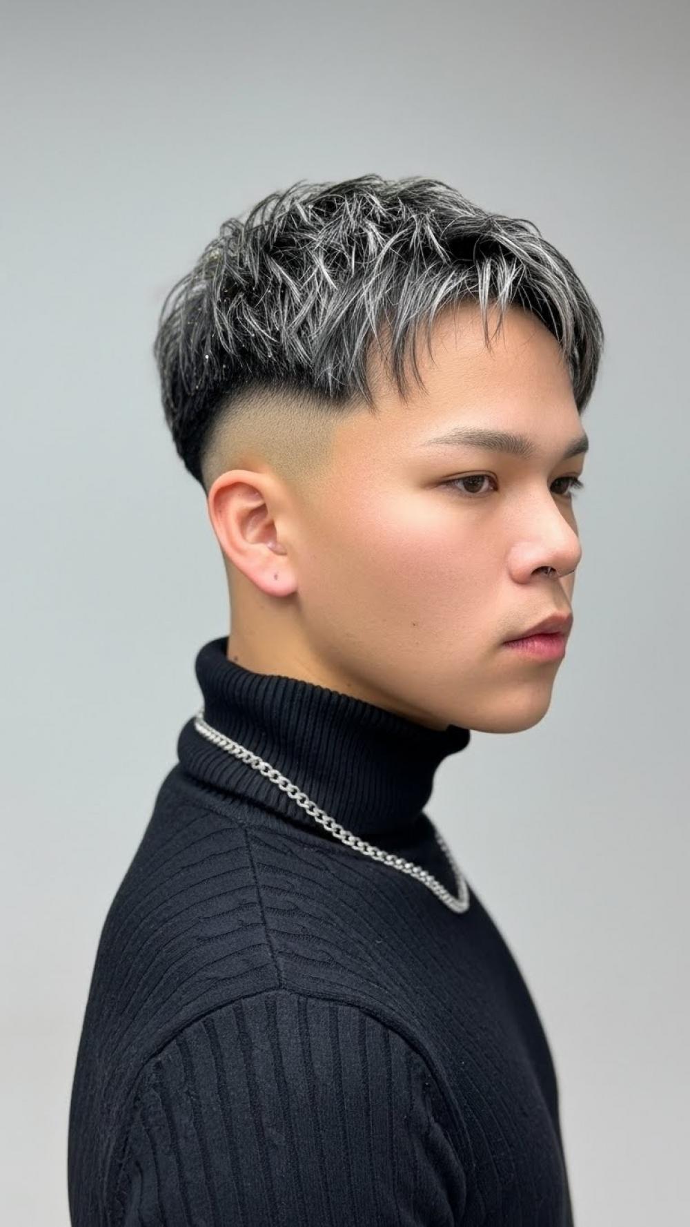 ホワイトシルバーメッシュ×スキンフェード｜横浜メンズブリーチ｜サブ写真②
