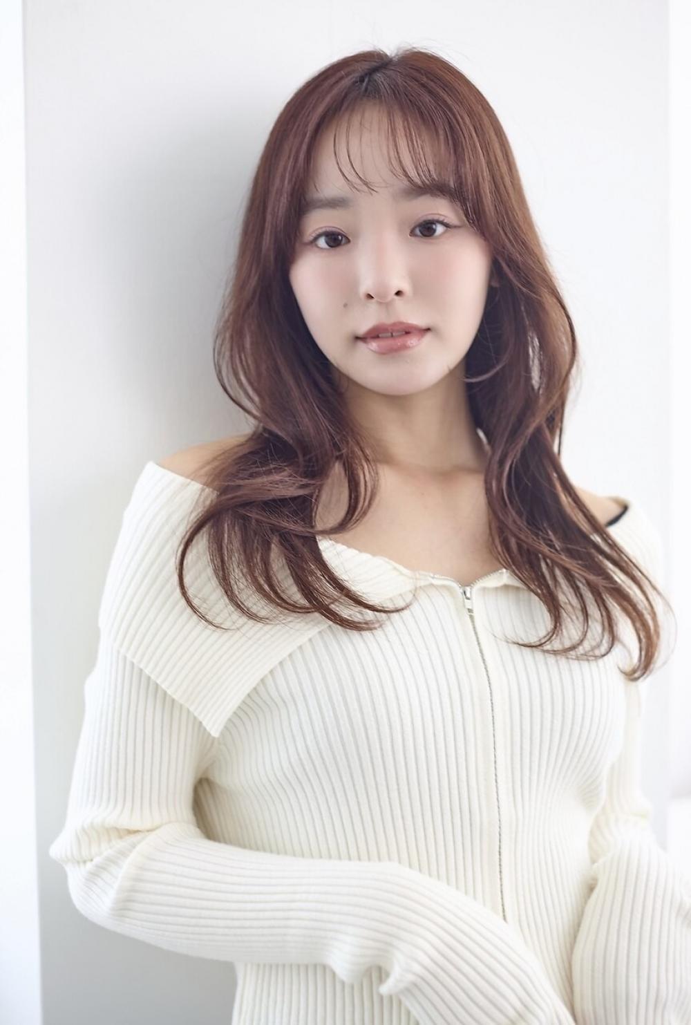 セミロングヘアスタイル