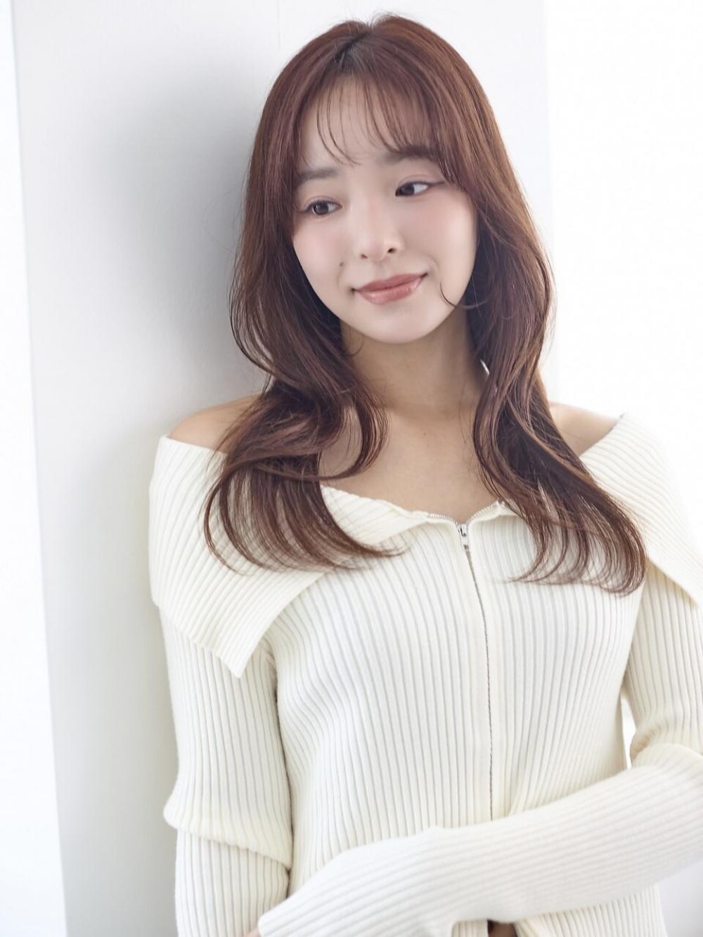 セミロングヘアスタイル