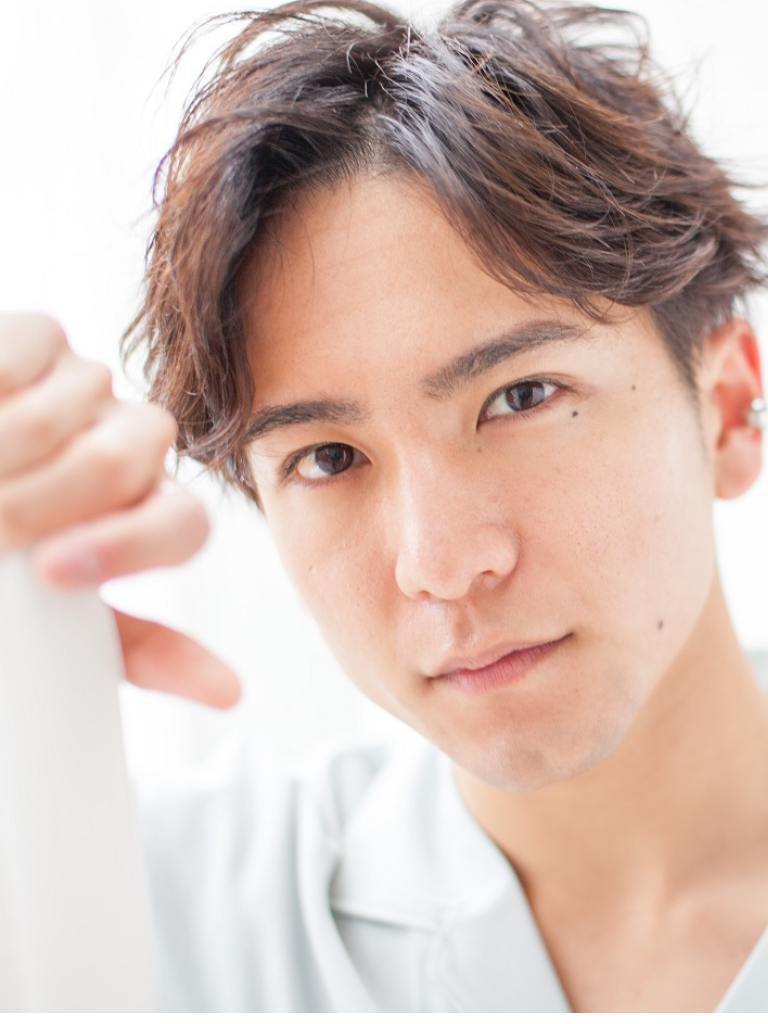 ナチュラルなセンターパートのショートレイヤー