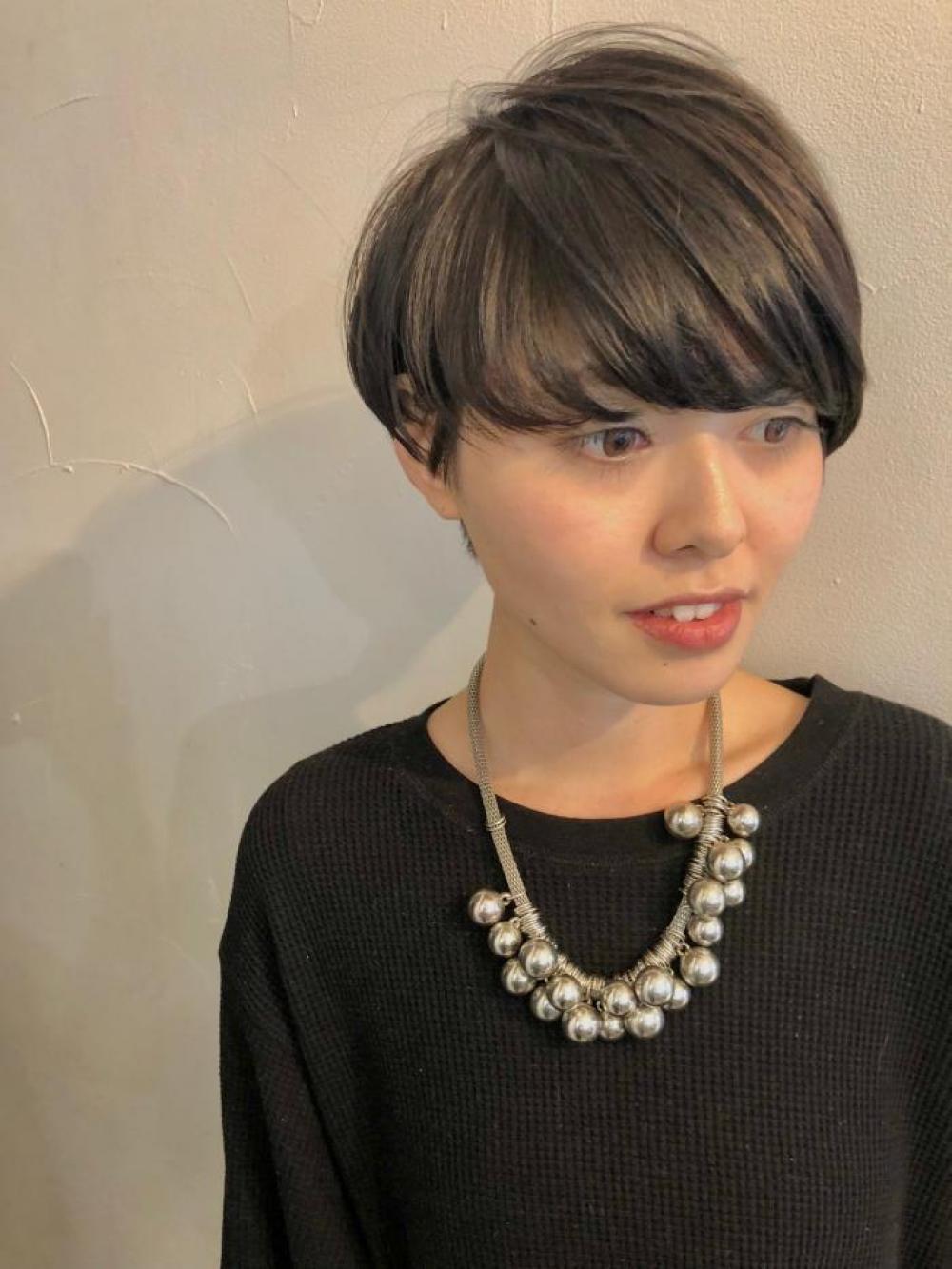 大人暗髪ショート