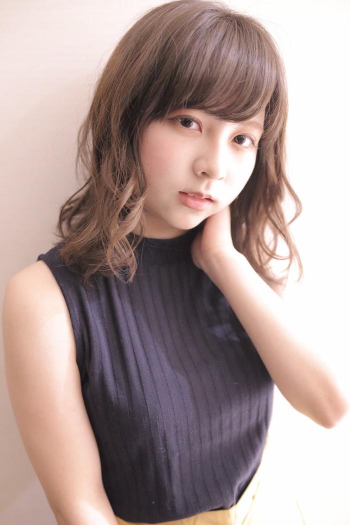外ハネフェミニンロブ
