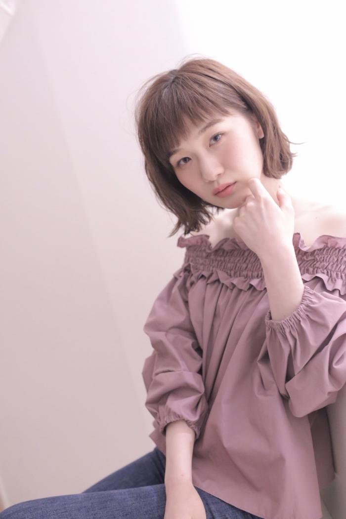 眉上ショートボブ