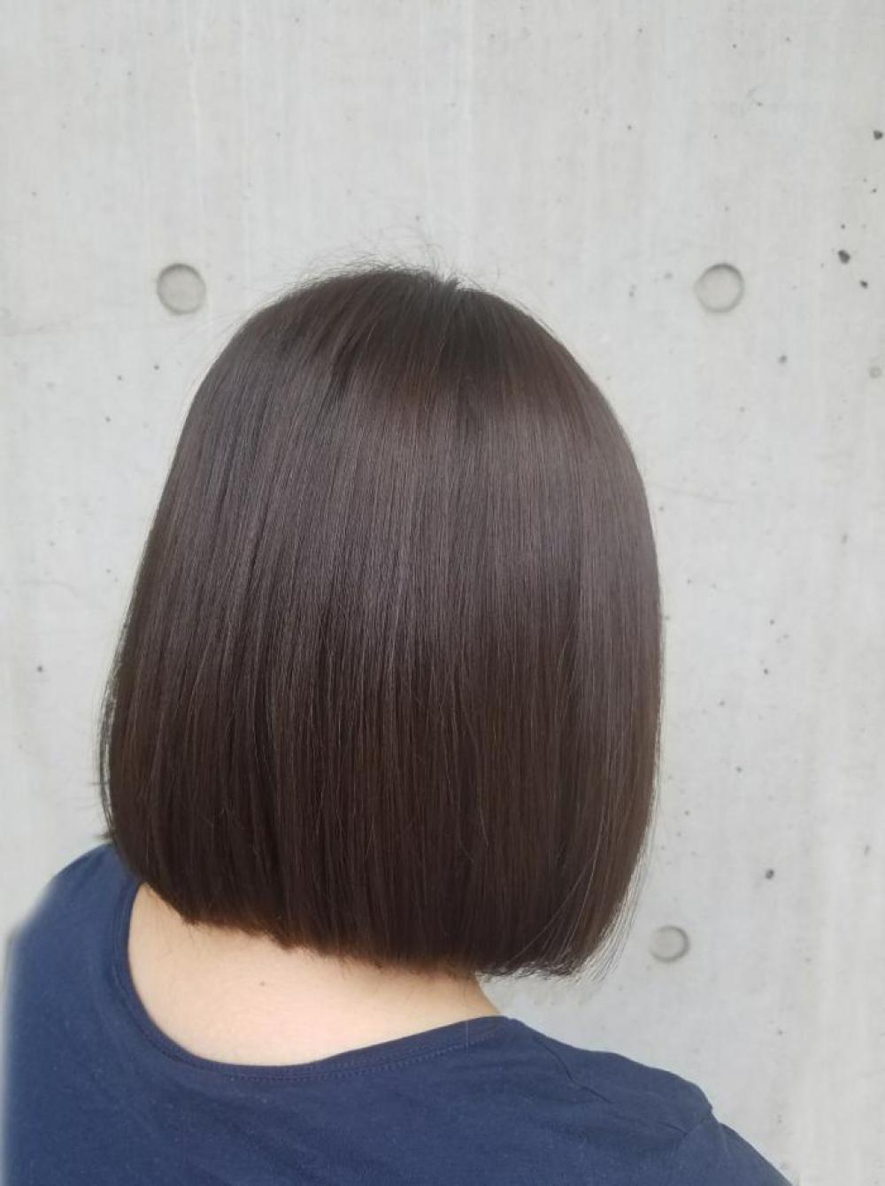 暗髪カラーのナチュラルボブ