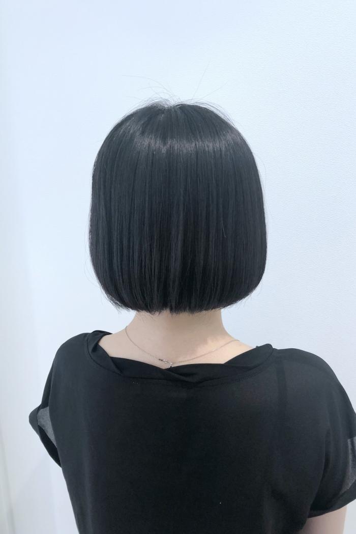 黒髪でも決まる王道前下がりボブ｜サブ写真②