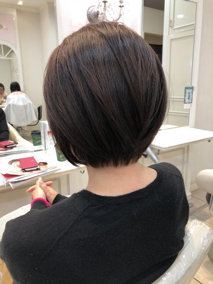 バッサリ王道のイルミナ、ショートボブ