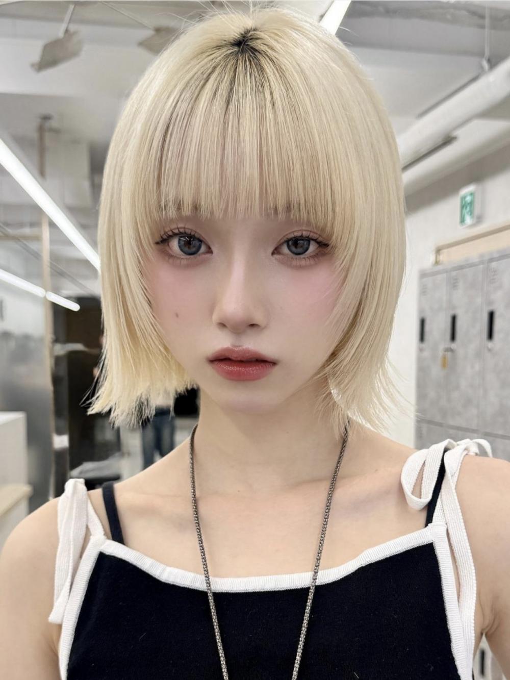 レイヤーカット韓国ヘアダブルカラー顔周り前髪カットボブ