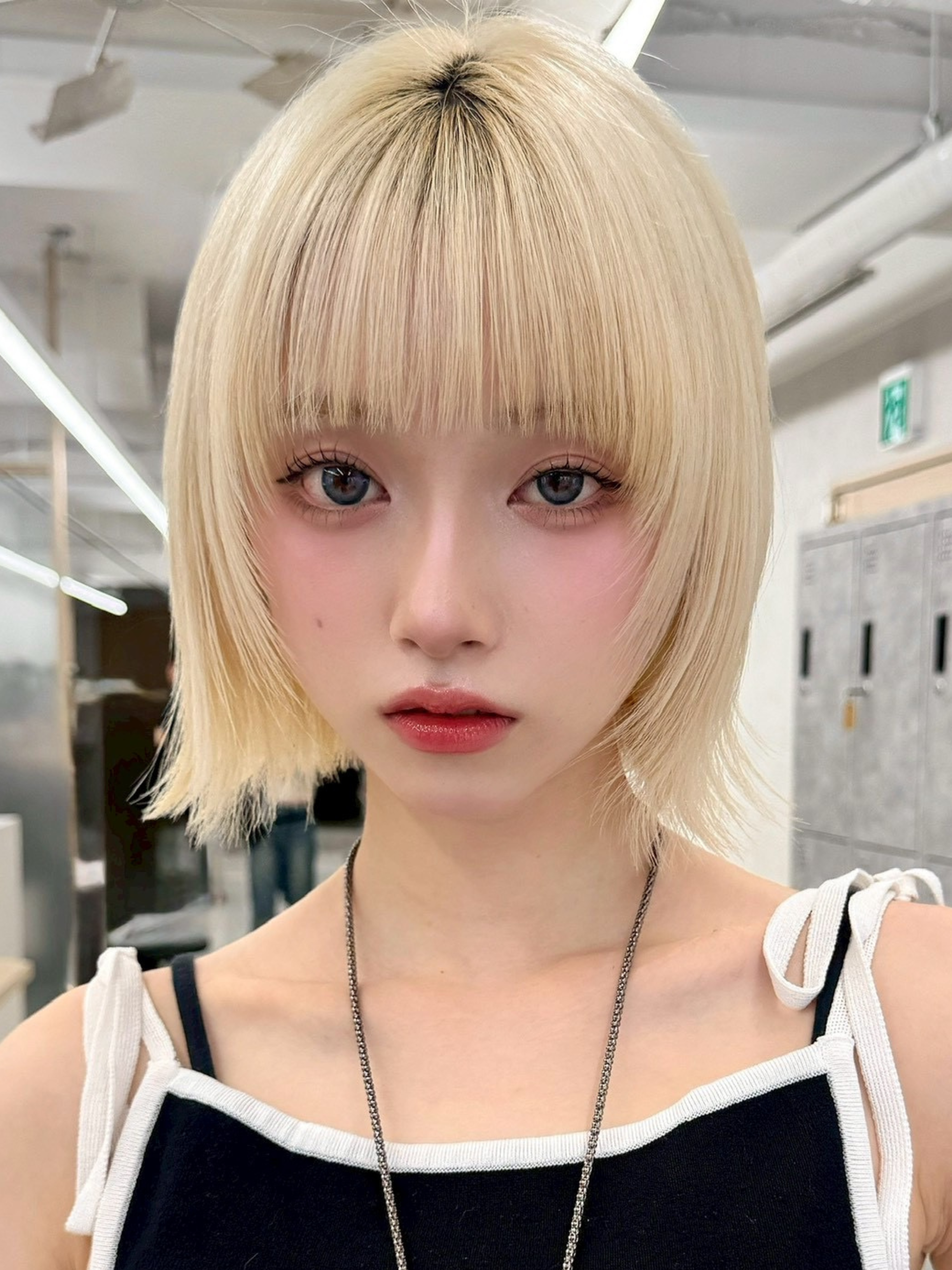レイヤーカット韓国ヘアダブルカラー顔周り前髪カットボブ