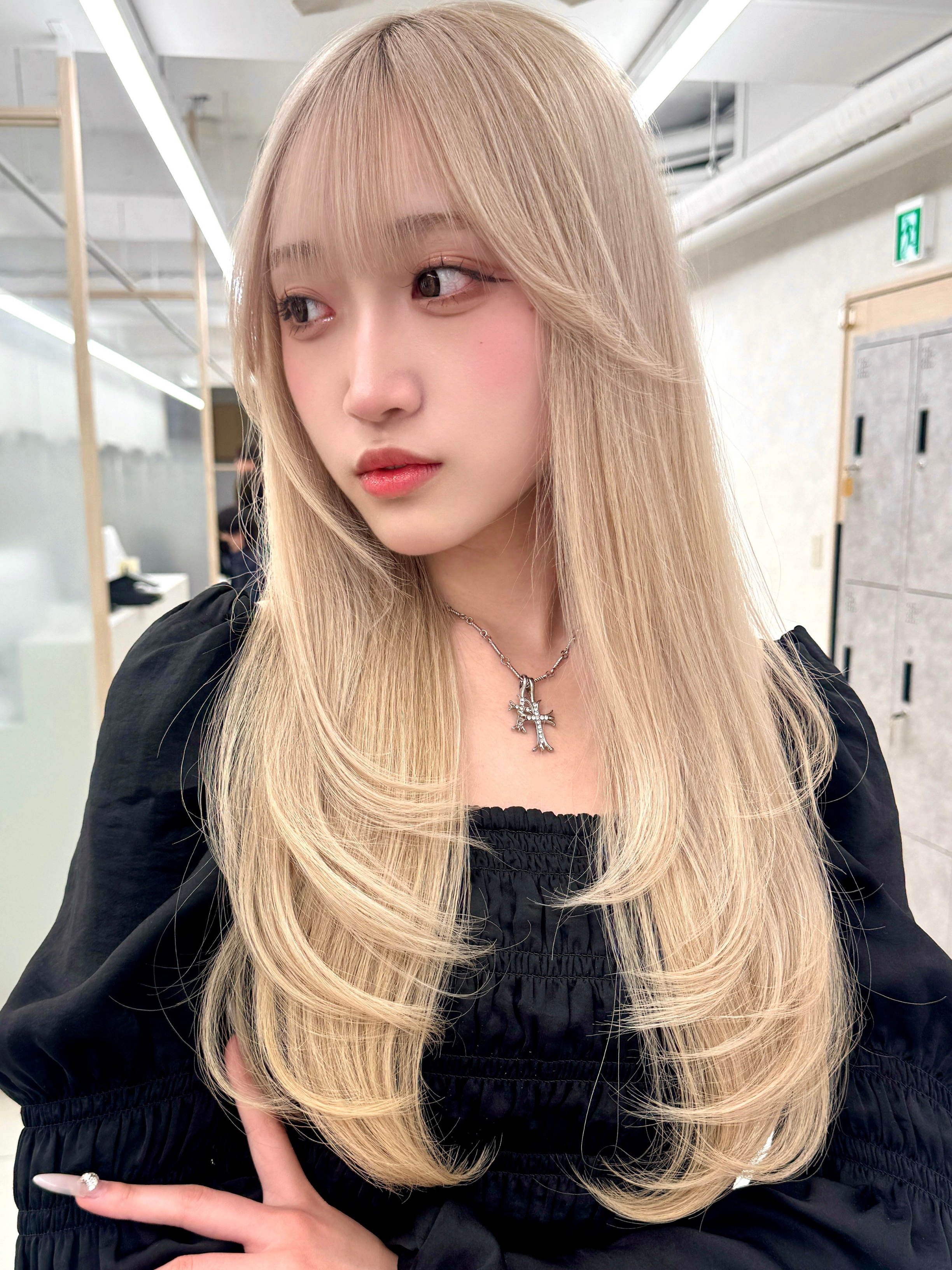 レイヤーカット韓国ヘアダブルカラー顔周り前髪カットボブ
