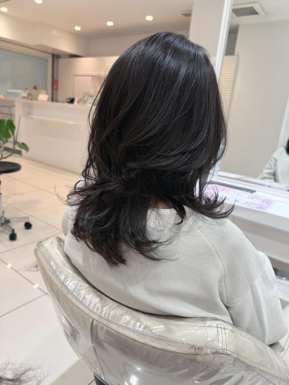 【大人ナチュラルレイヤー/白髪ぼかし/グレージュ/40代】｜サブ写真②