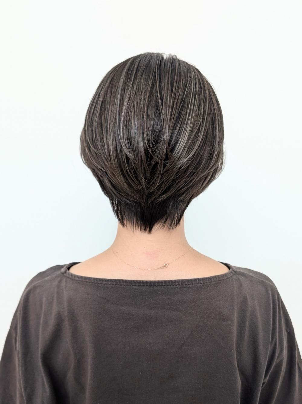 30.40代女性にオススメ！ハイライトカラー/白髪ぼかし/ショートボブ｜サブ写真②