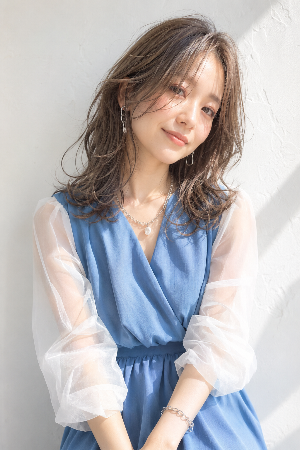 ミディアムレイヤー/大人女性/アッシュベージュ/脱白髪染め