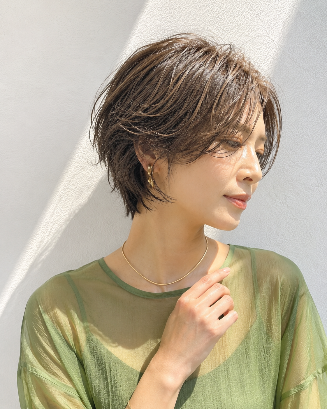 ショートボブ/大人女性/アッシュグレイ/脱白髪染め/白髪ぼかしハイライト