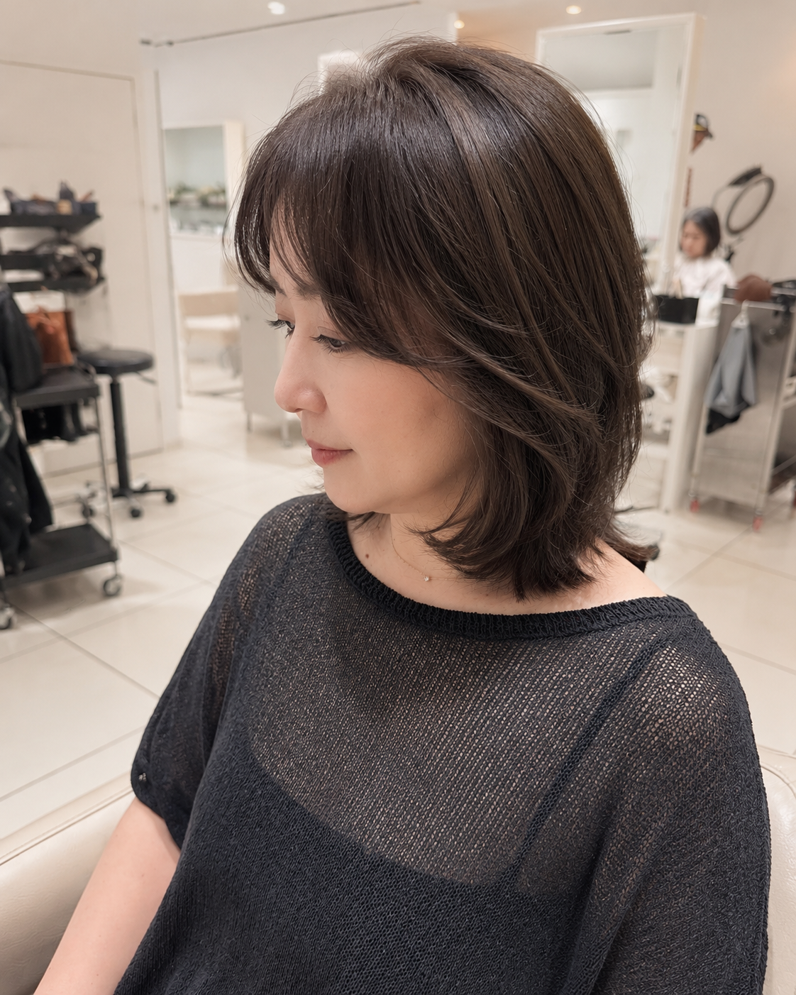 【艶髪/ミディアムレイヤー/オリーブグレージュ/40代】｜サブ写真②