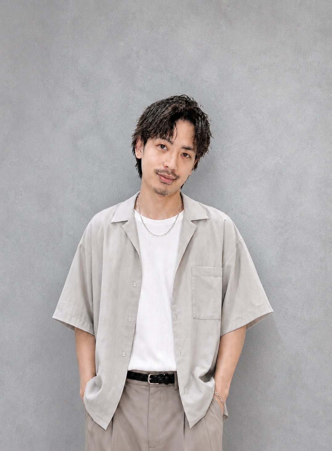 與那嶺 亮介